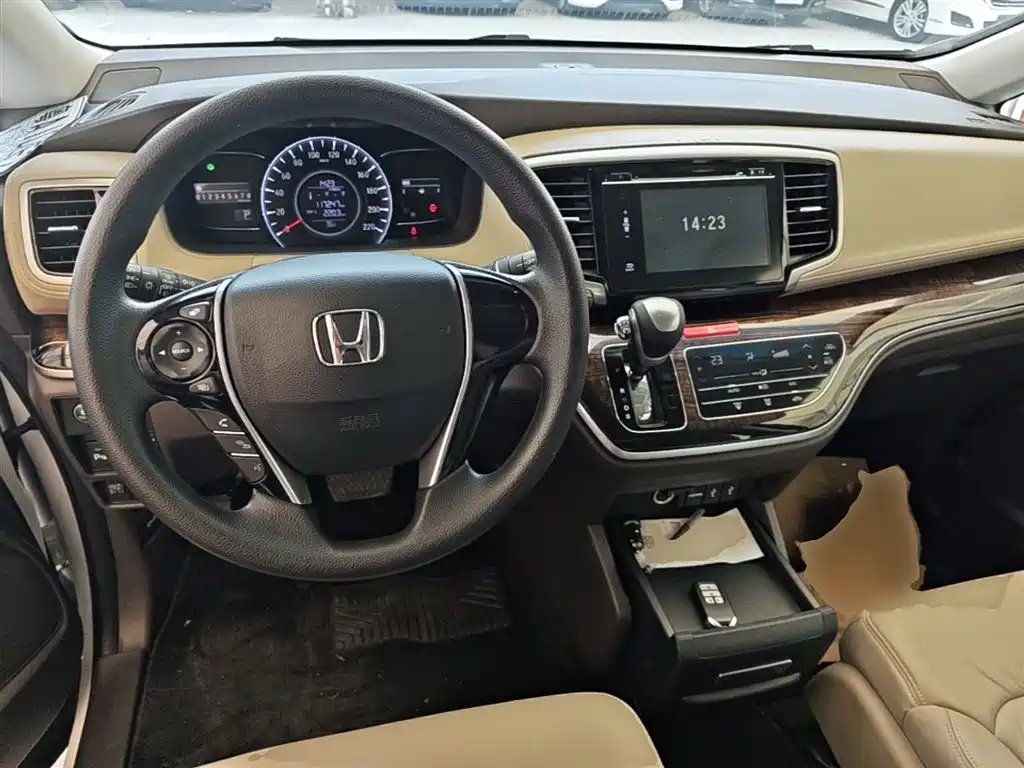 Honda Odyssey 2017 — фото 10