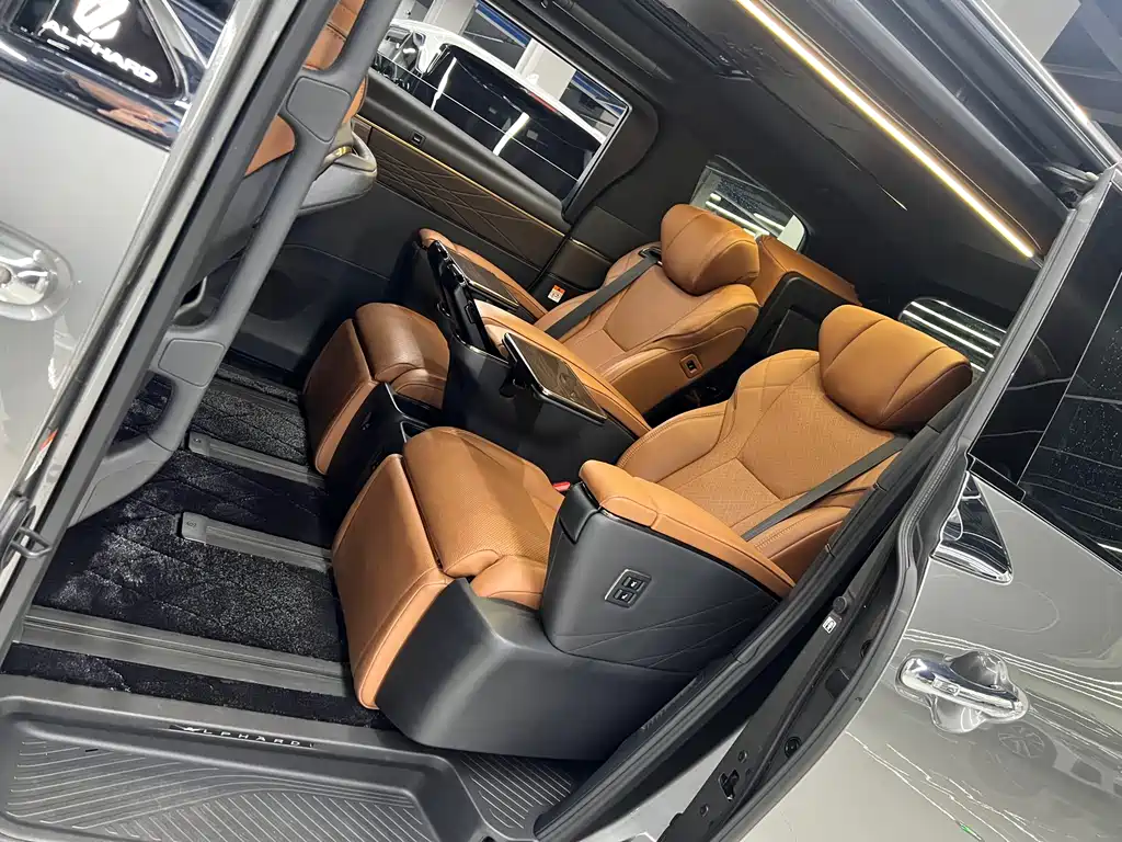 Toyota Alphard 2023 — фото 11