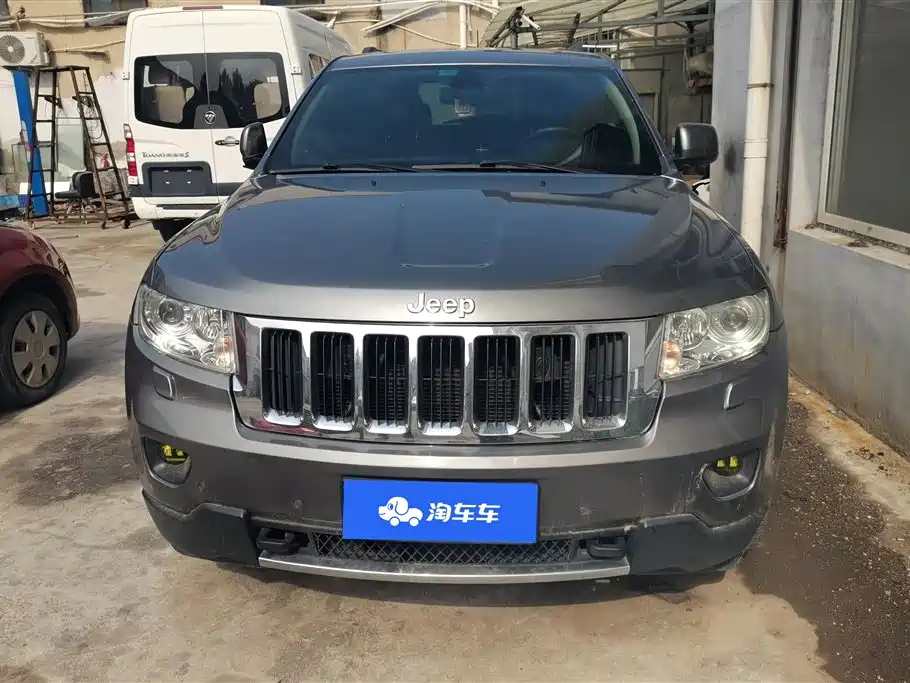 Jeep Grand Cherokee 2013 — фото 2