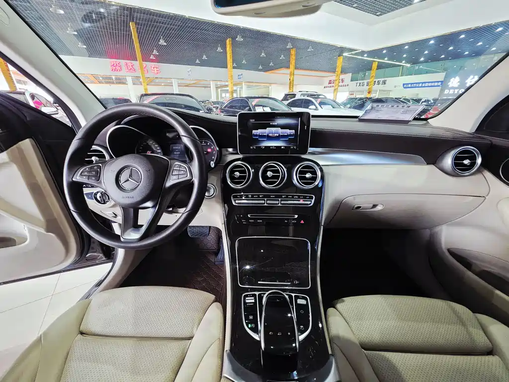 Mercedes-Benz GLC 2016 — фото 10