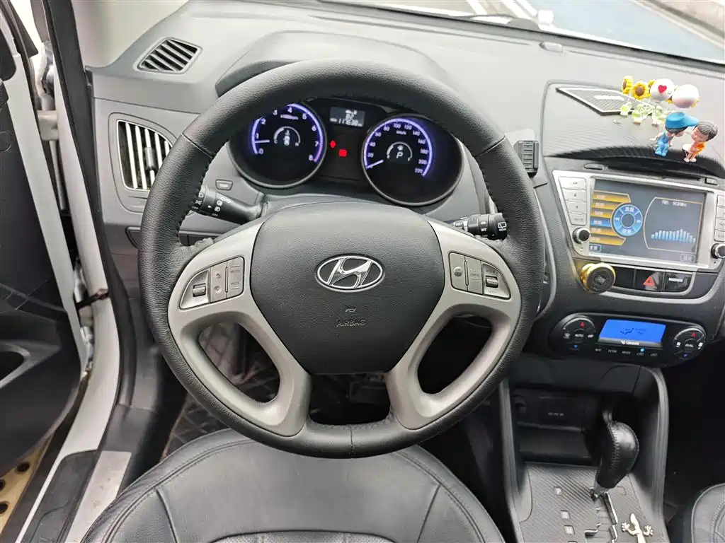 Hyundai ix35 2011 — фото 19