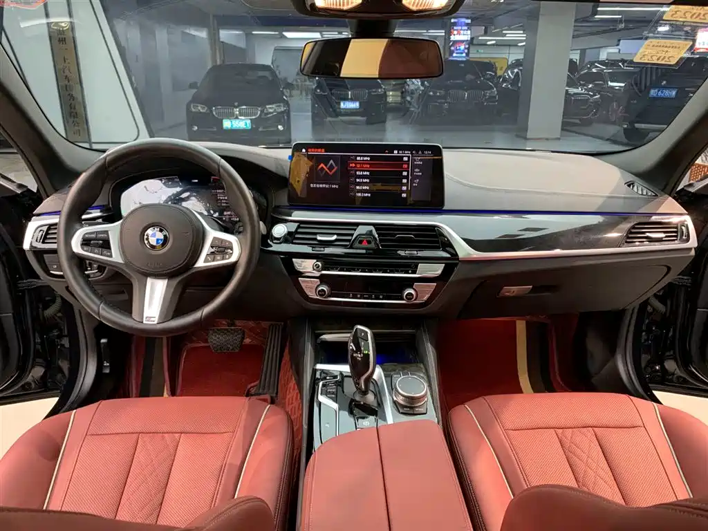 BMW 5 Series 2021 — фото 10