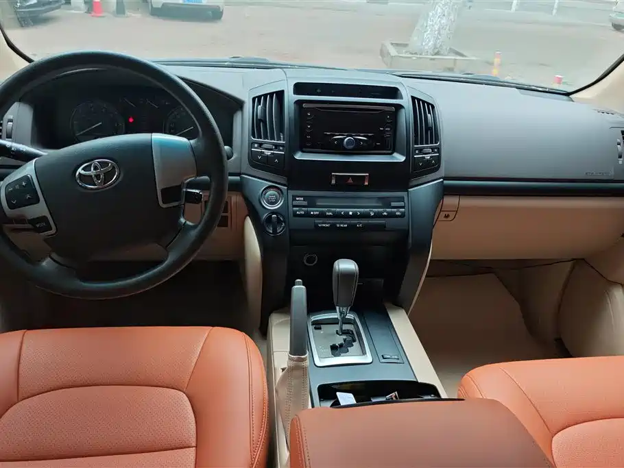 Toyota Land Cruiser 2015 — фото 12