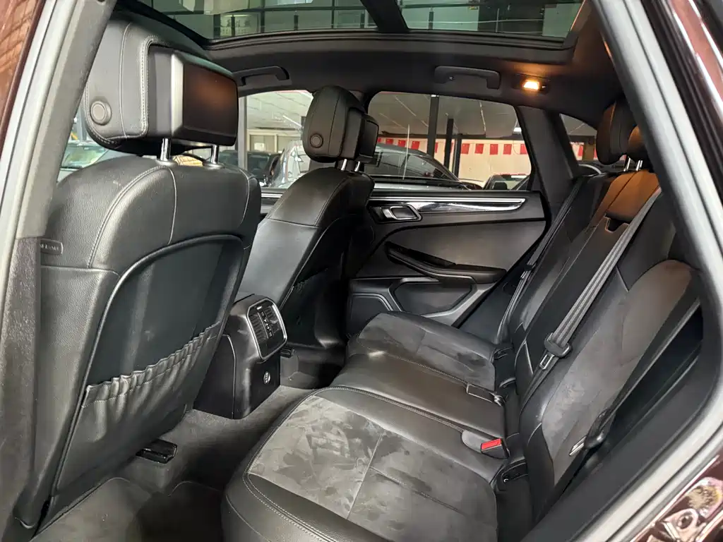 Porsche Macan 2018 — фото 11