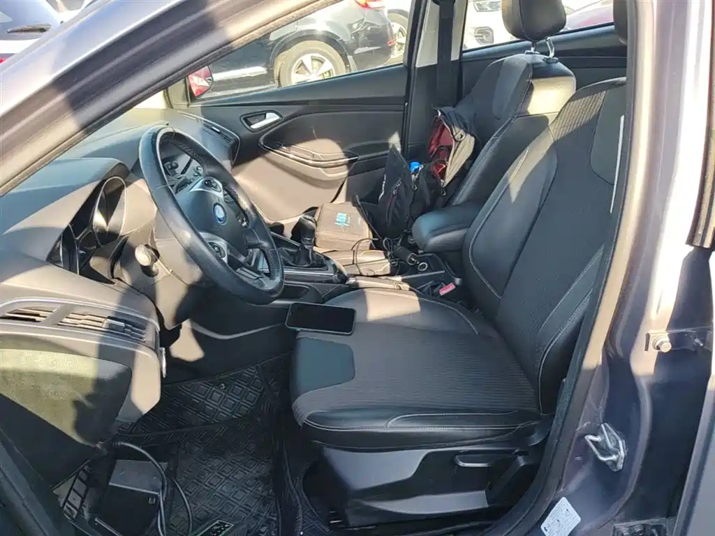 Ford Focus 2015 — фото 15