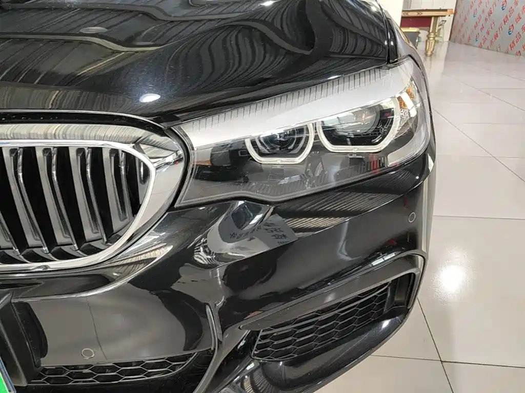BMW 5 Series 2019 — фото 24