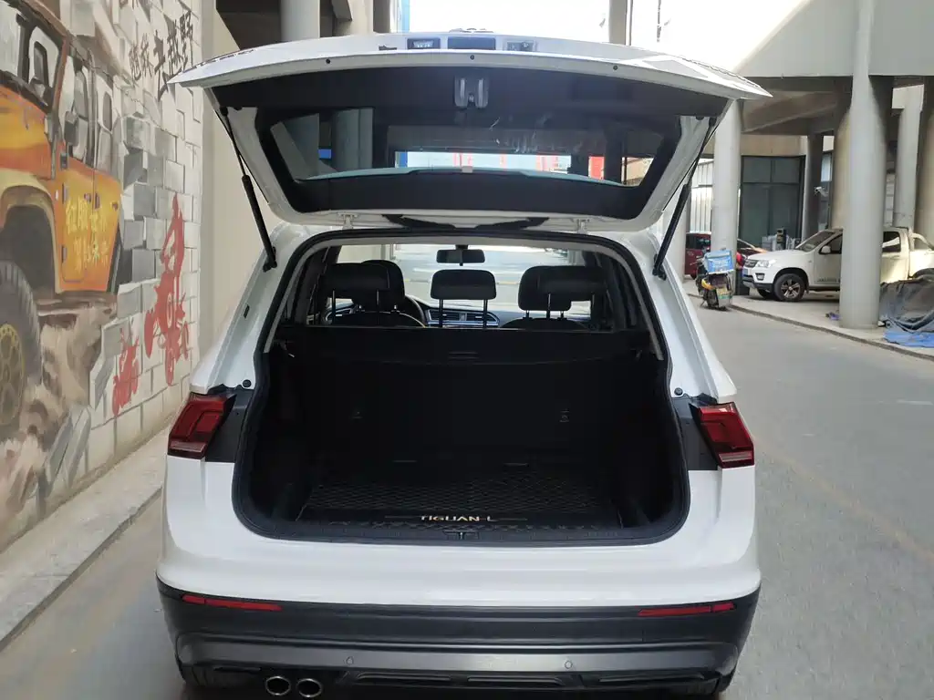 Volkswagen Tiguan L 2017 — фото 7