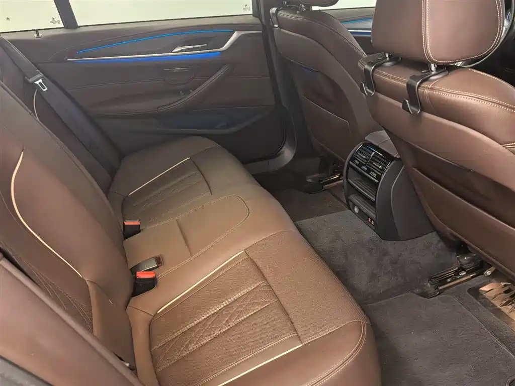 BMW 5 Series New Energy 2022 — фото 13