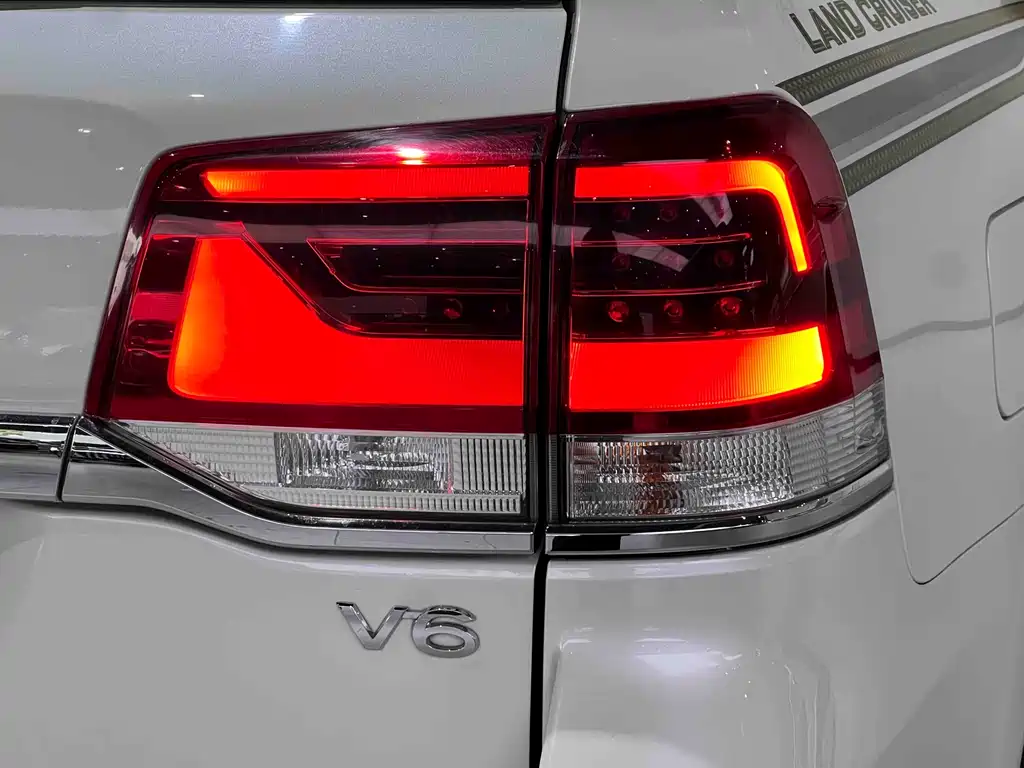 Toyota Land Cruiser 2020 — фото 16