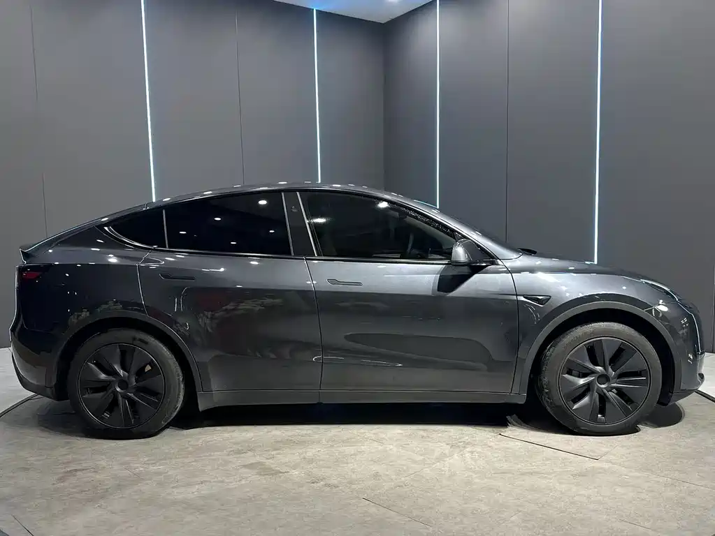 Tesla Model Y 2024 — фото 5