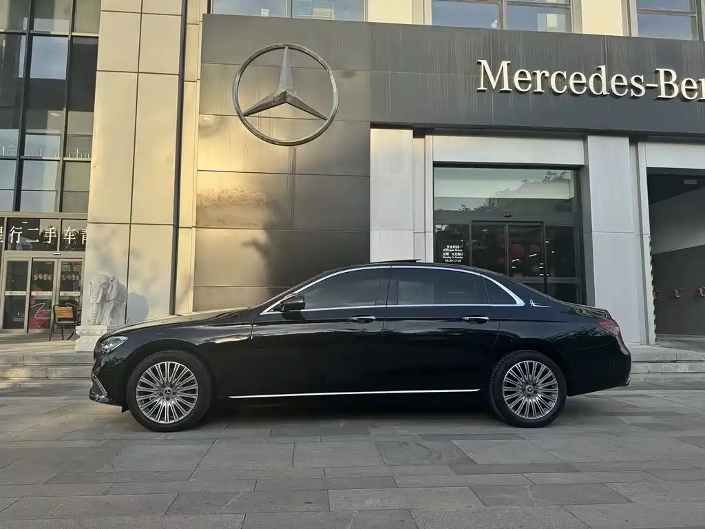 Mercedes-Benz E-Class 2022