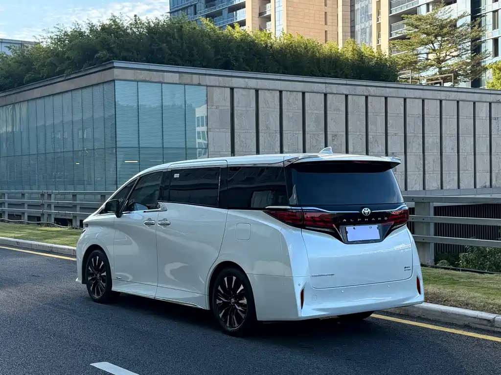 Toyota Alphard 2024 — фото 6