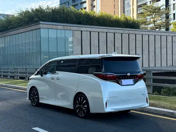 Toyota Alphard 2024
