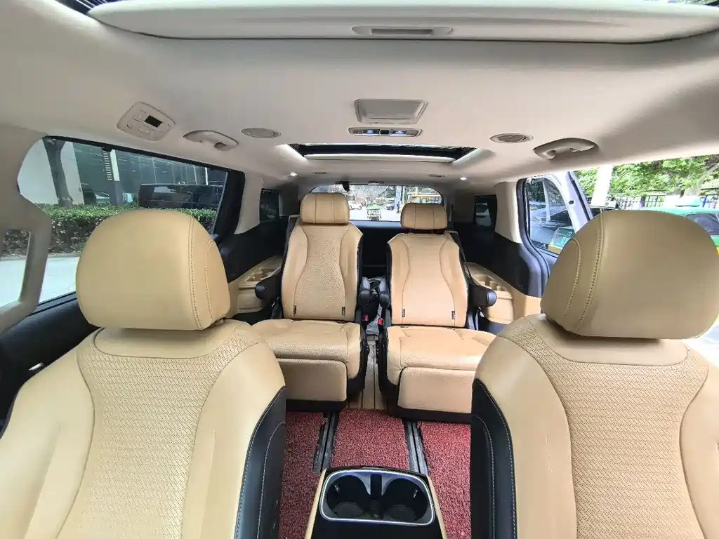 Kia Carnival 2022 — фото 12
