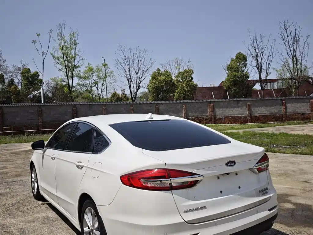 Ford Mondeo 2021 — фото 8