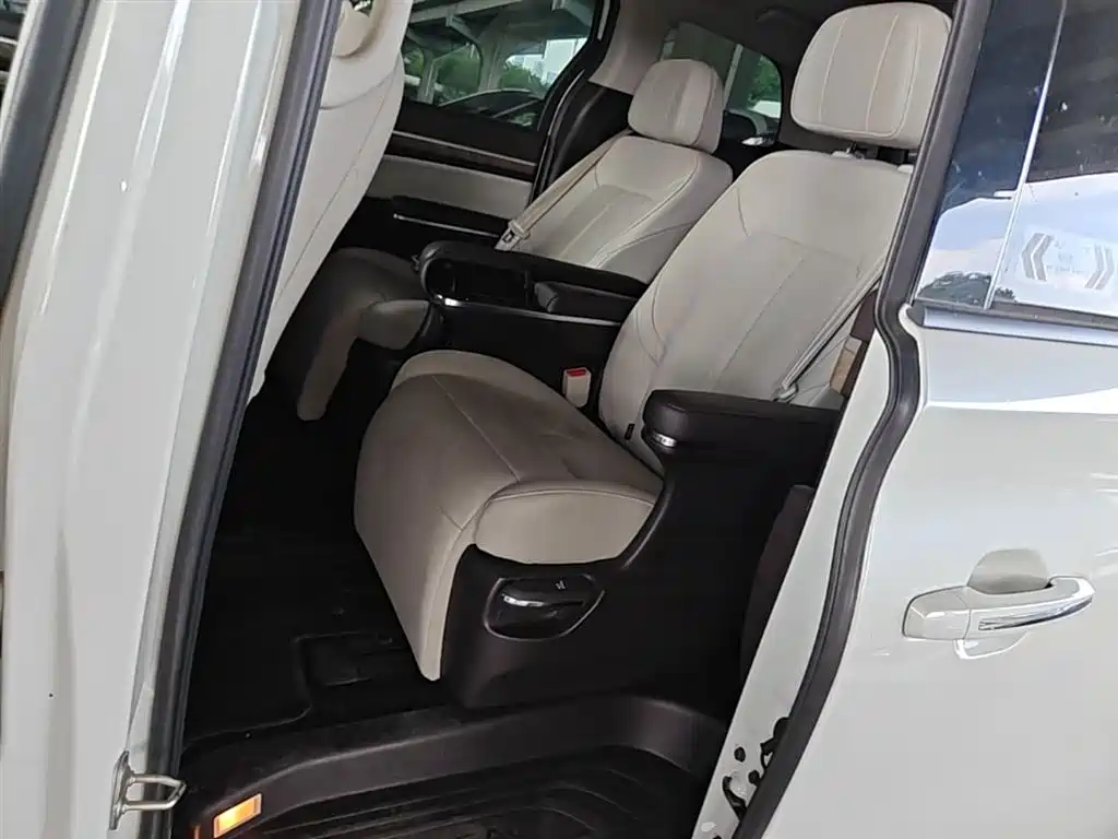 GAC Motor Trumpchi M8 2022 — фото 17