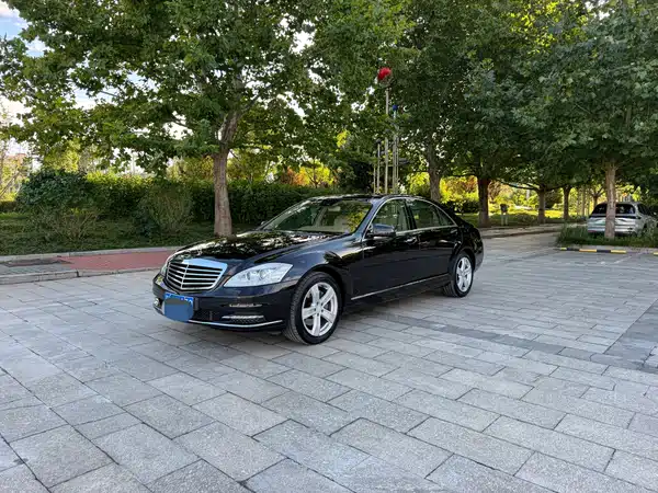 Mercedes-Benz S-Class 2011