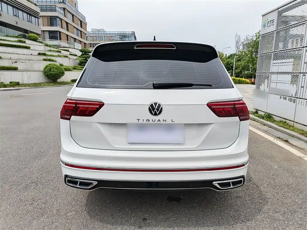 Volkswagen Tiguan L 2024 — фото 11
