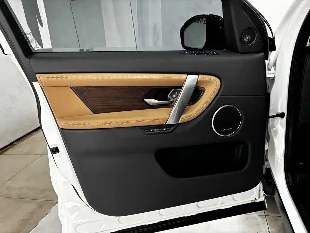Land Rover Discovery Sport 2025 — фото 10