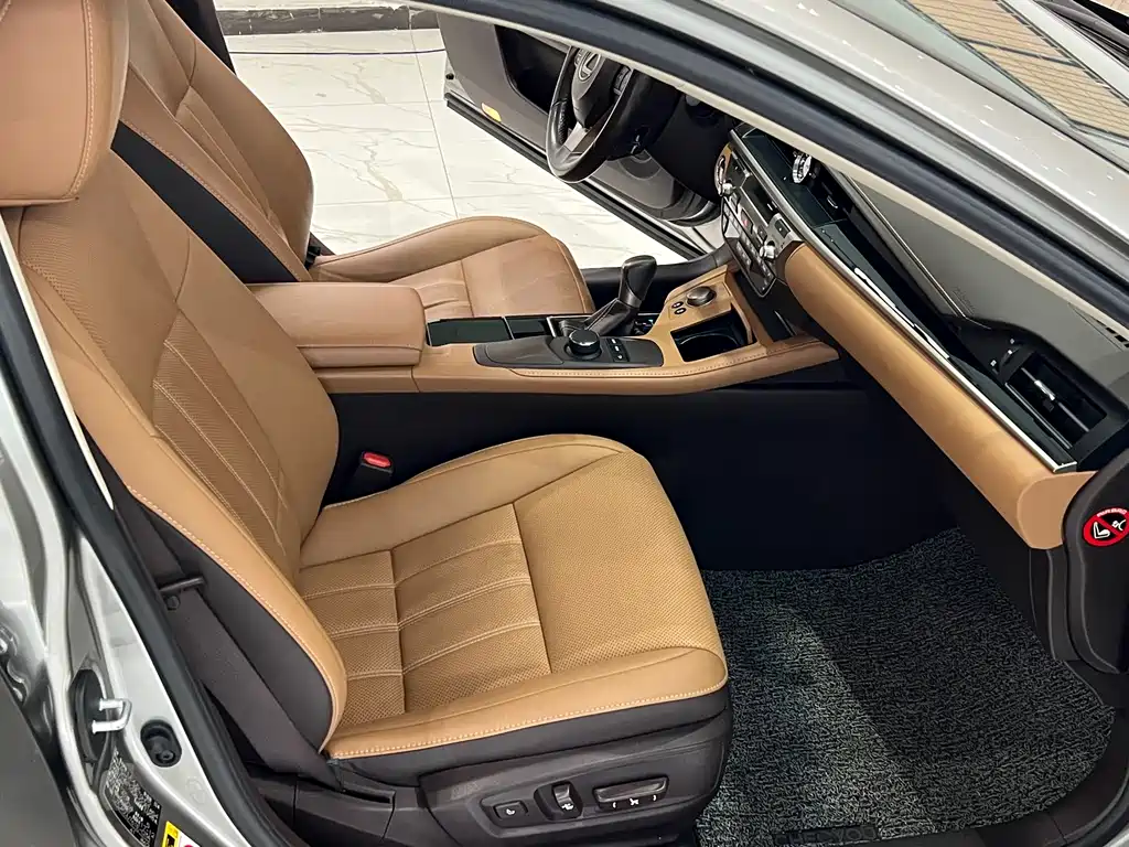Lexus ES 2015 — фото 20