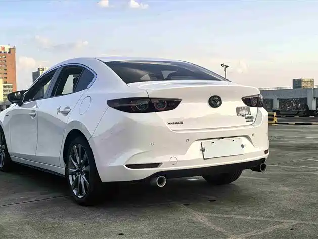 Mazda 3 Axela 2021 — фото 3