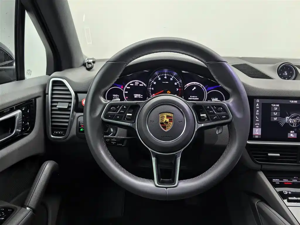 Porsche Cayenne 2018 — фото 11