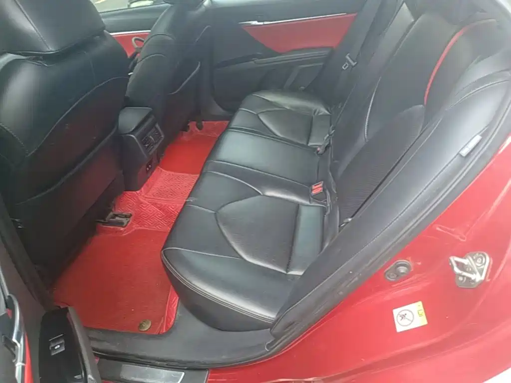Toyota Camry 2018 — фото 17