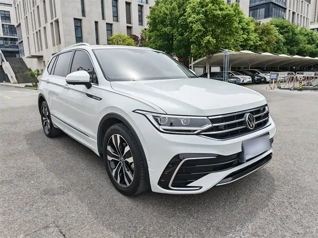 Volkswagen Tiguan L 2024 — фото 8