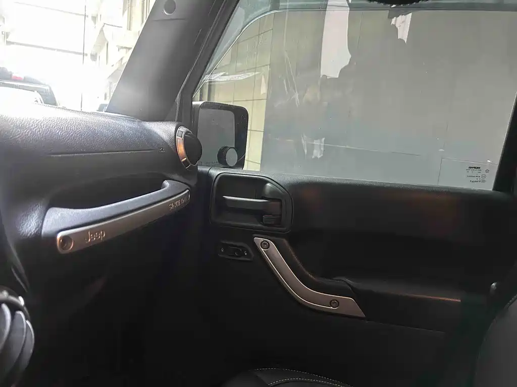Jeep Wrangler 2015 — фото 17