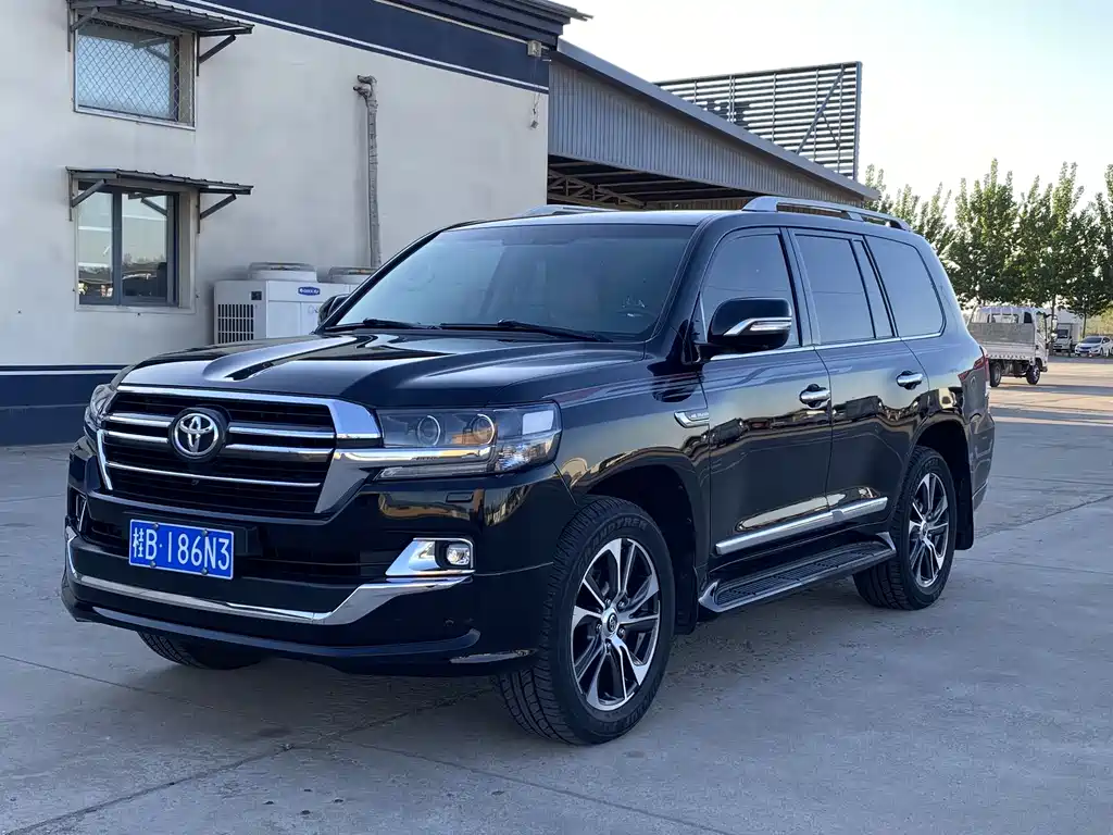 Toyota Land Cruiser 2020 — фото 1