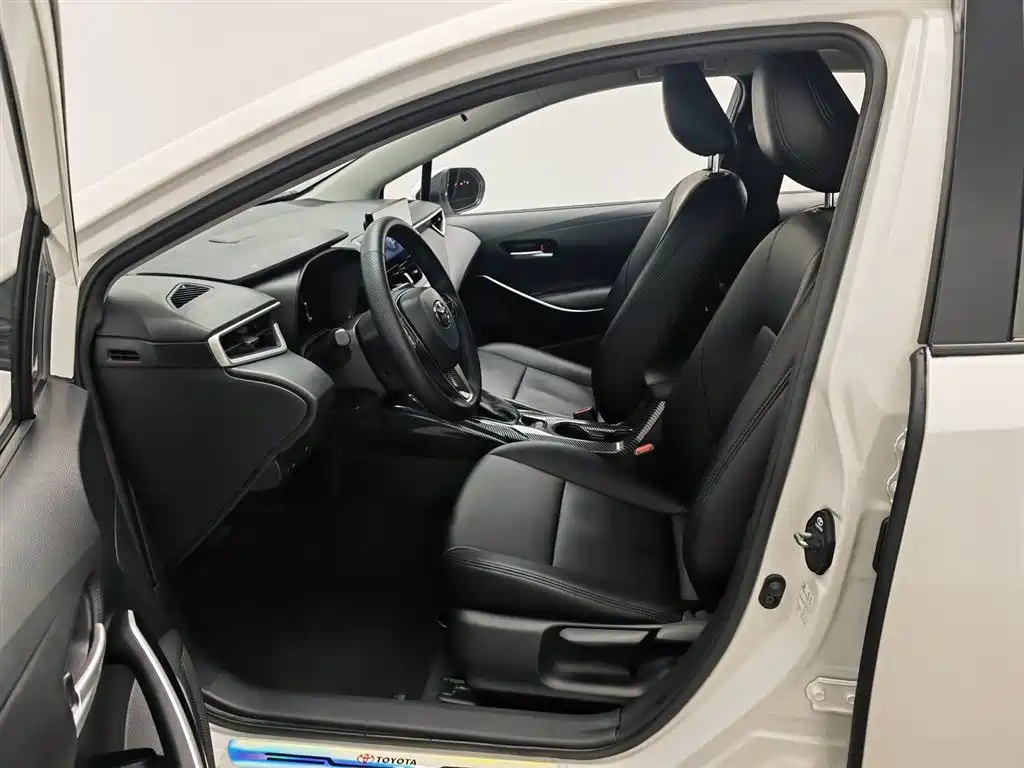 Toyota Corolla 2023 — фото 10