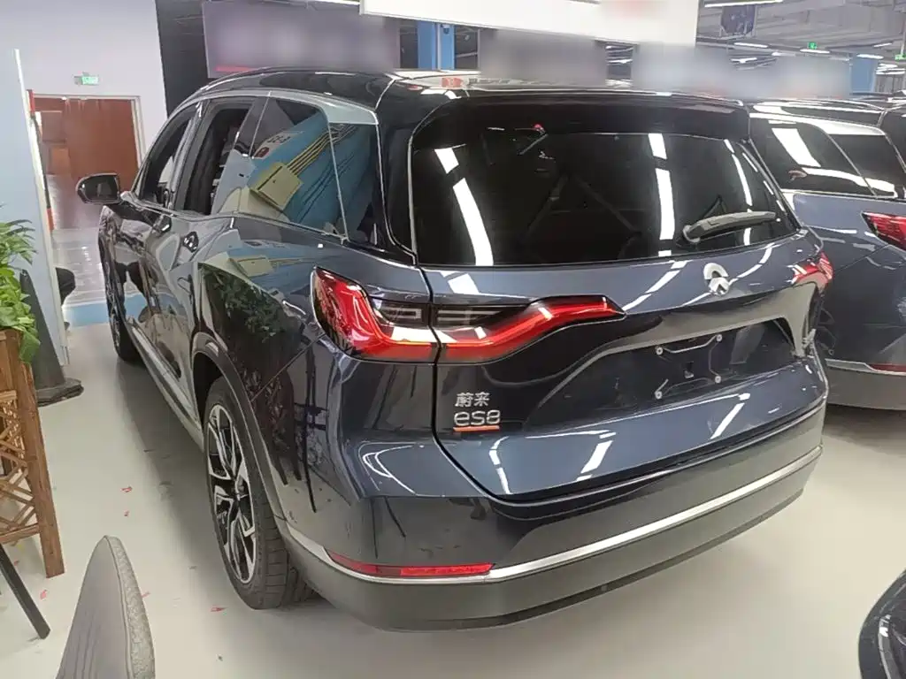 NIO ES8 2021