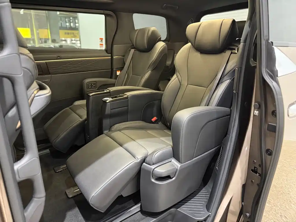 Toyota Alphard 2025 — фото 6