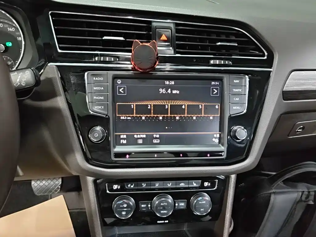 Volkswagen Tiguan L 2018 — фото 13