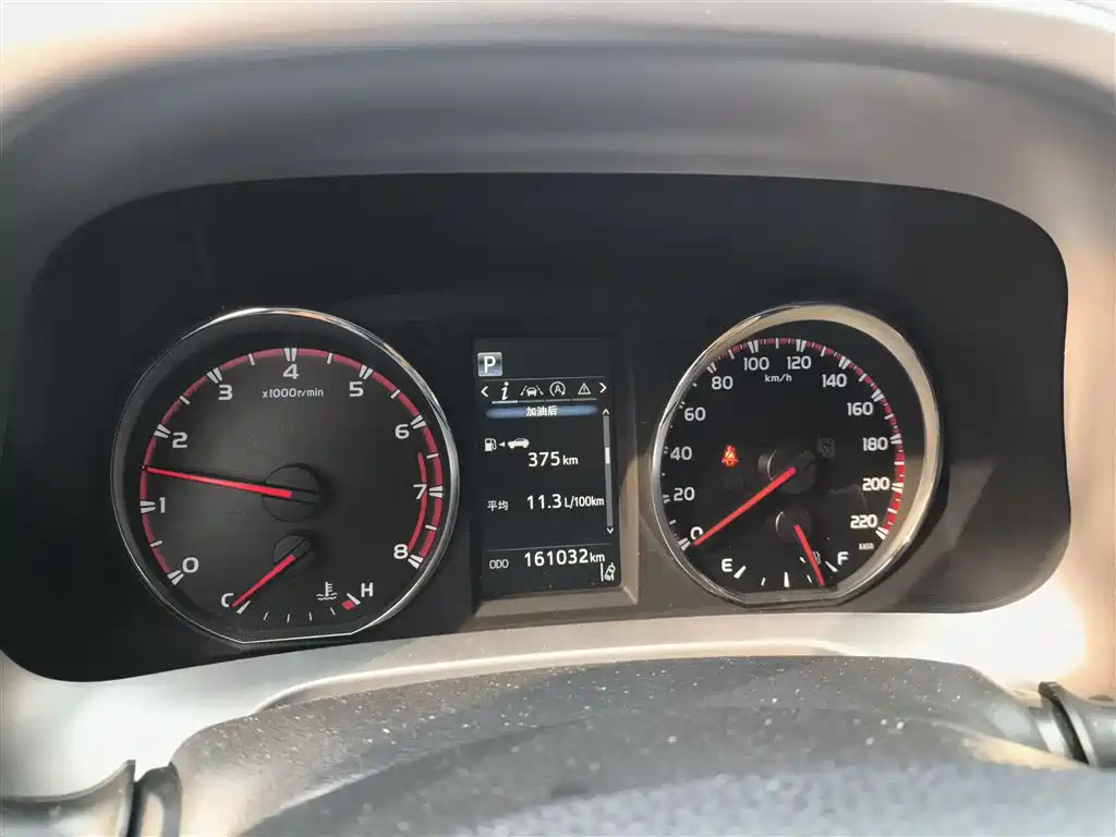 Toyota RAV4 2018 — фото 12