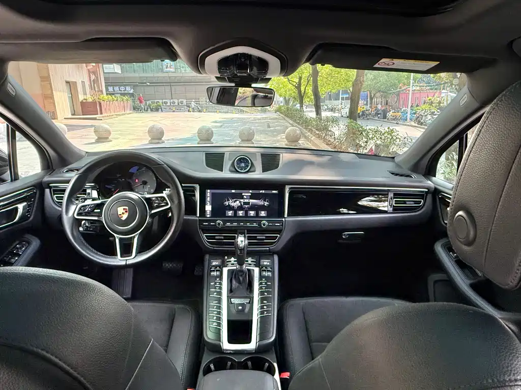 Porsche Macan 2021 — фото 15