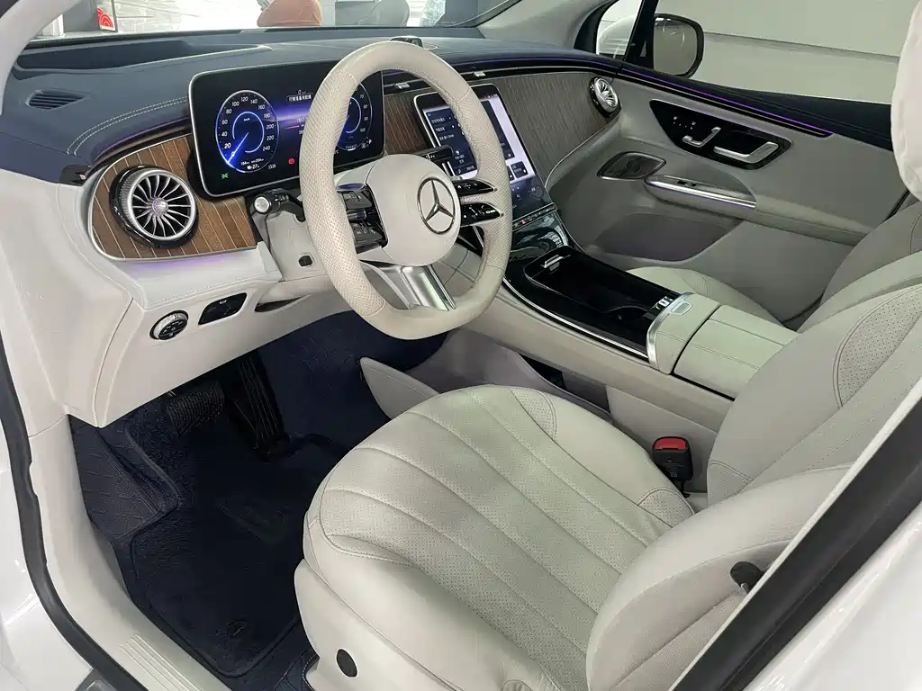 Mercedes-Benz EQE SUV 2023 — фото 14