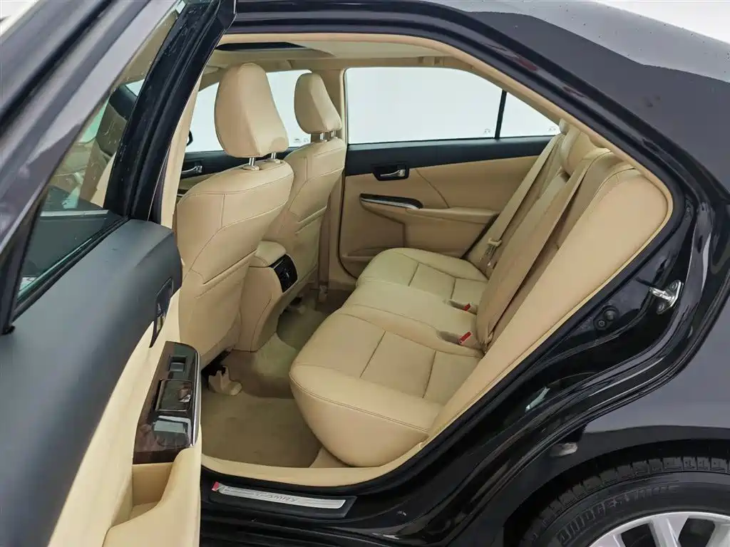 Toyota Camry 2015 — фото 15