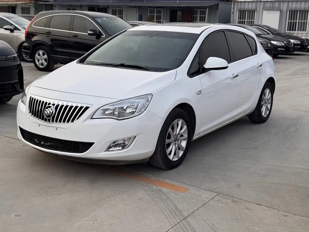 Buick Excelle 2013 — фото 1