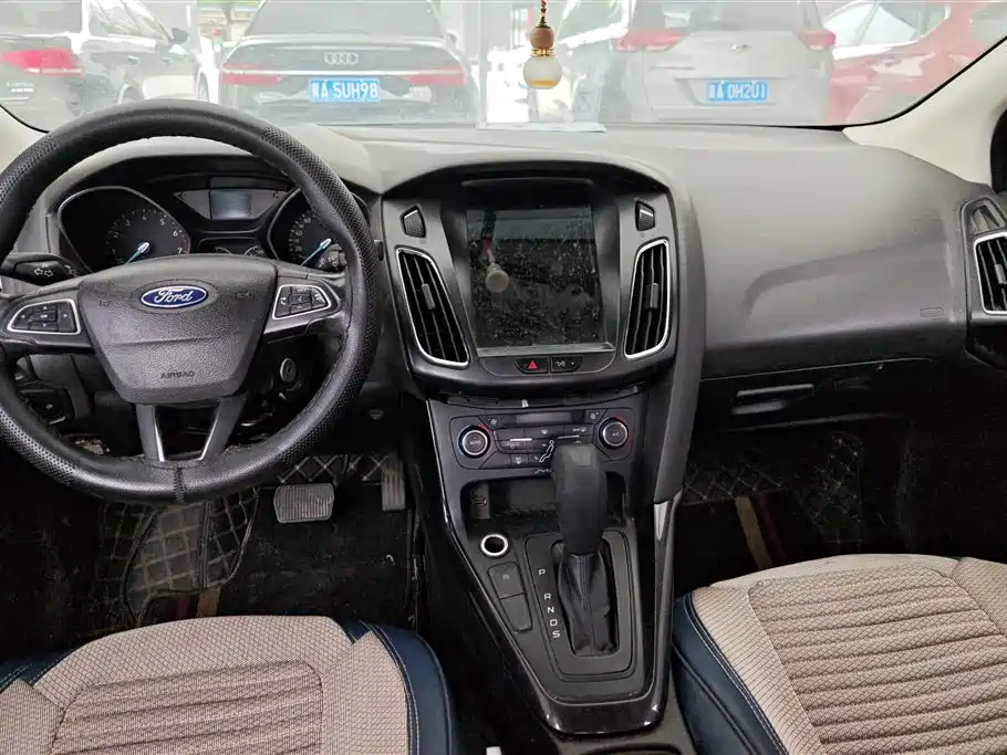 Ford Focus 2016 — фото 12