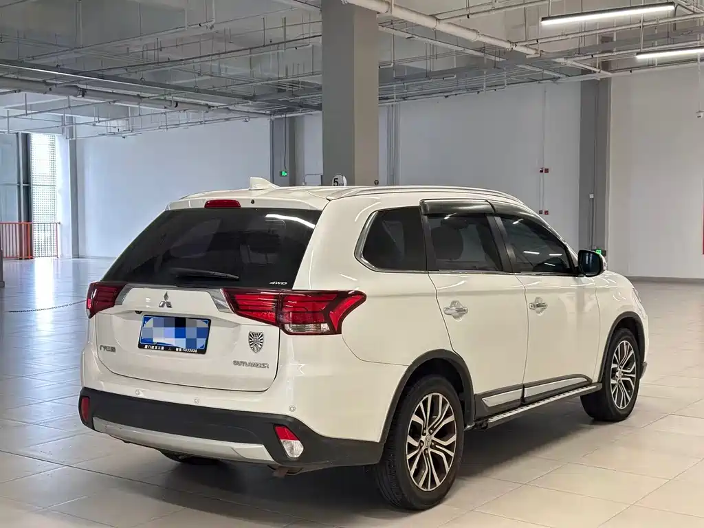 Mitsubishi Outlander 2017 — фото 6