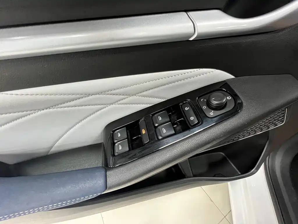Geely Emgrand 2022 — фото 13