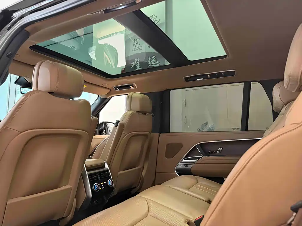 Land Rover Range Rover 2023 — фото 18
