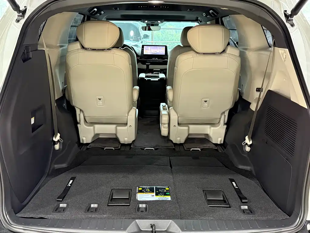 Toyota Sienna 2025 — фото 11