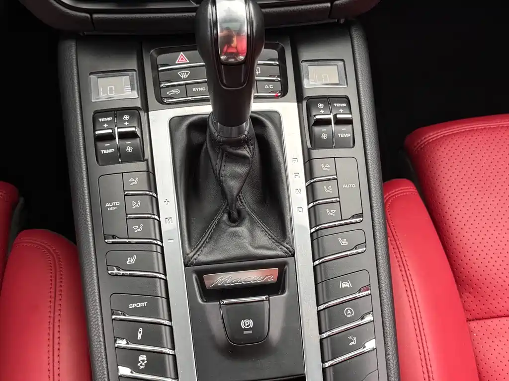 Porsche Macan 2019 — фото 15
