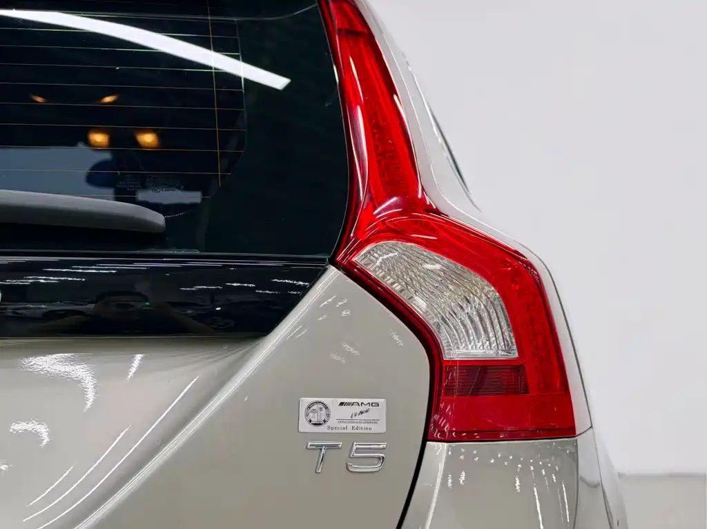 Volvo V60 2014 — фото 17