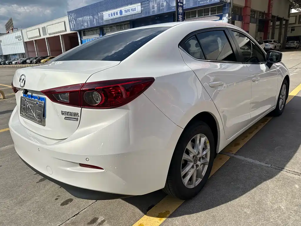 Mazda 3 Axela 2018 — фото 7