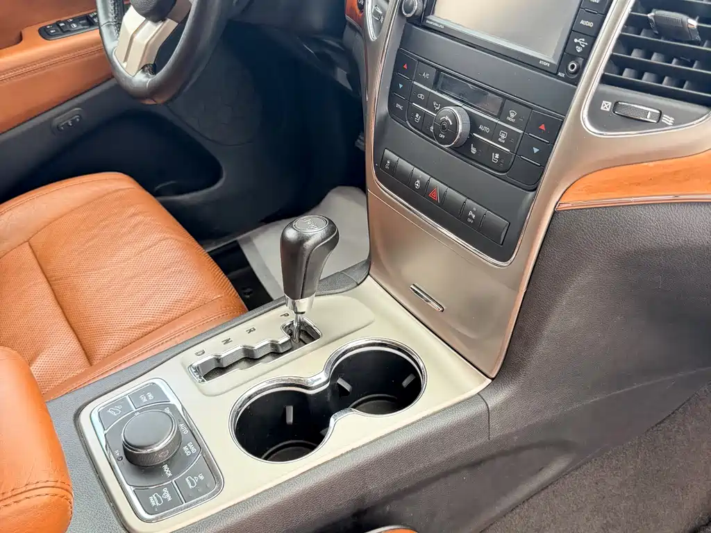 Jeep Grand Cherokee 2012 — фото 17