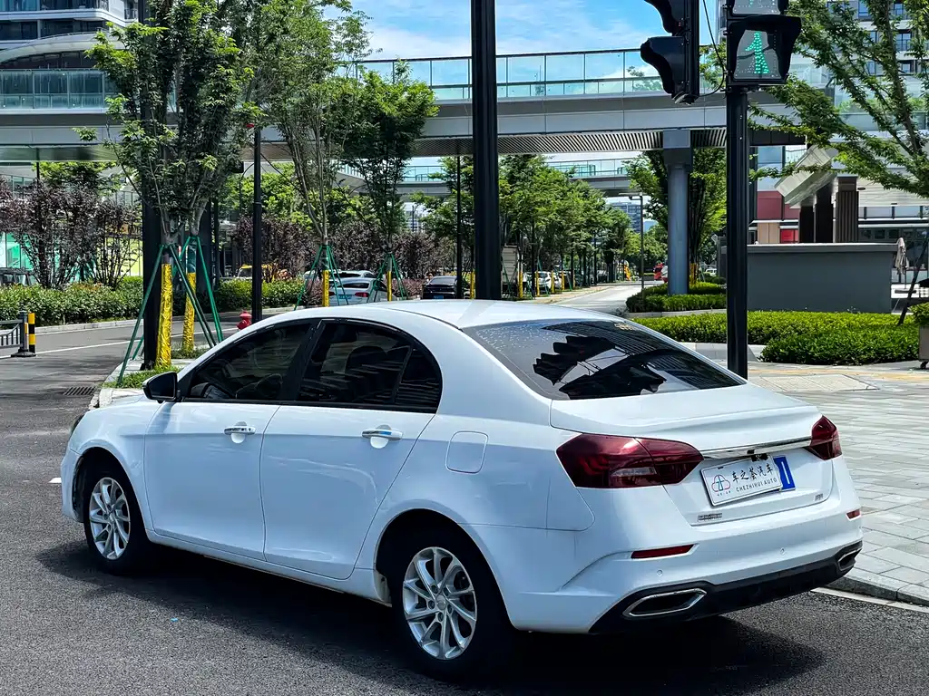 Geely Emgrand 2022 — фото 3