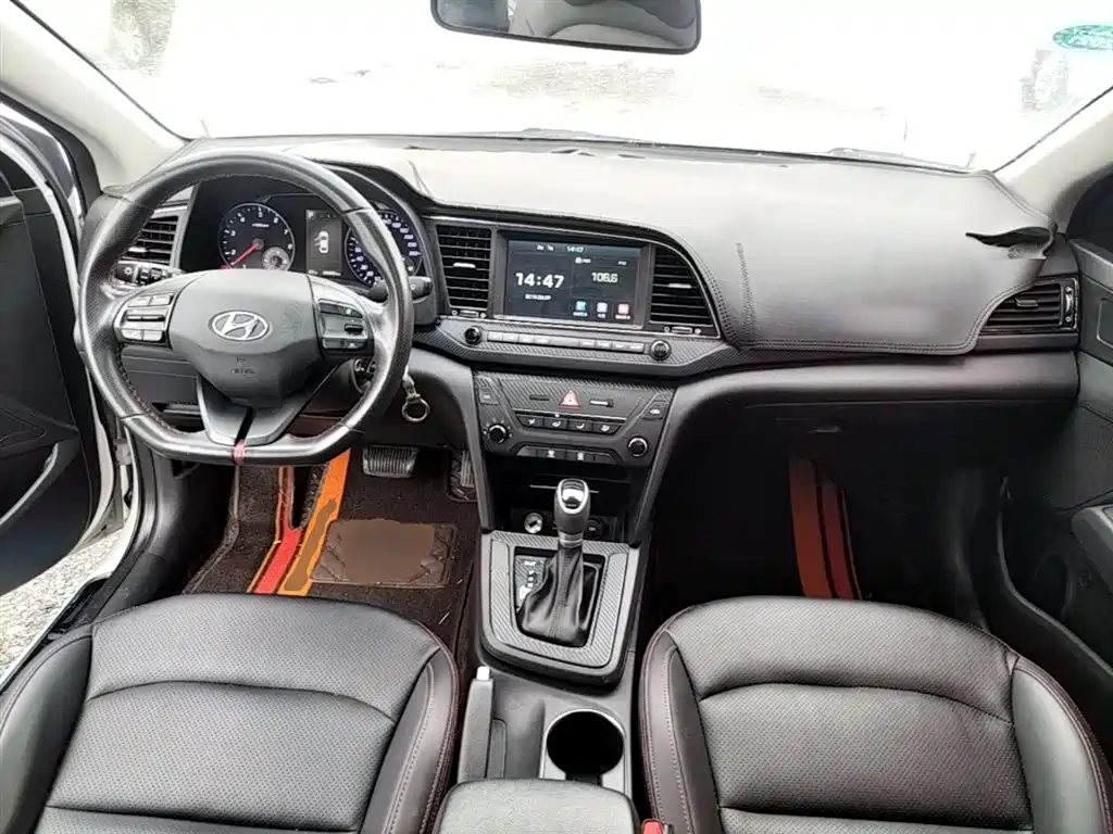 Hyundai Elantra 2017 — фото 10